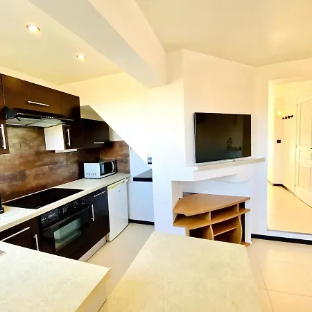 A 1 Voie Pietonne De La Plage, Du Centre Et Du Port Pour 1 A 4 Personnes Apartman